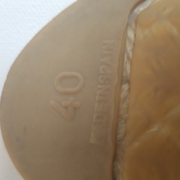 CHANEL Canvas Linen Beige/Navy CC Logo Espadrille, Size 40 run small 7 / 7.5 US - Picture 5 of 9